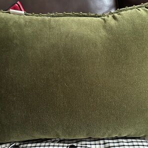 Olive & Rust Throw Pillows for a Fall Winter Feeling